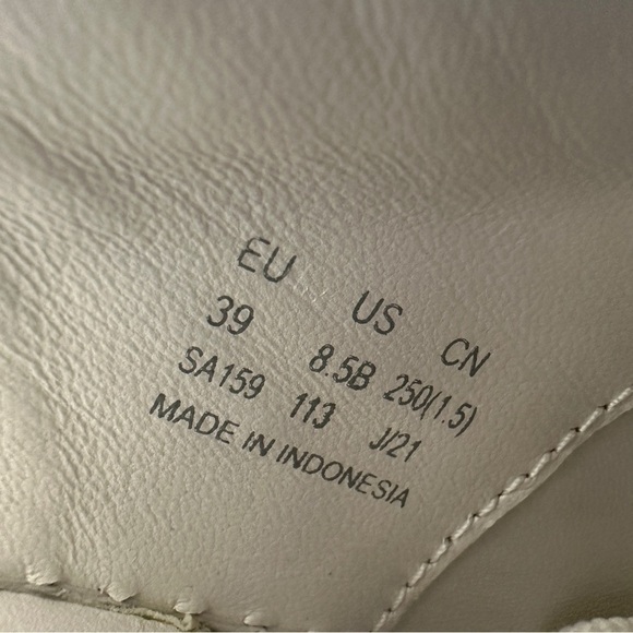 Stuart Weitzman Goldie Shine Crystal Embellished Sneakers Size 8.5 Fits a 9 - Picture 6 of 10